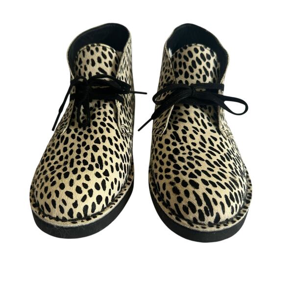 Clarks Women's Desert Boots Chukka Faux Animal Print White Black Fur Rare 9.5 M - Picture 2 of 11